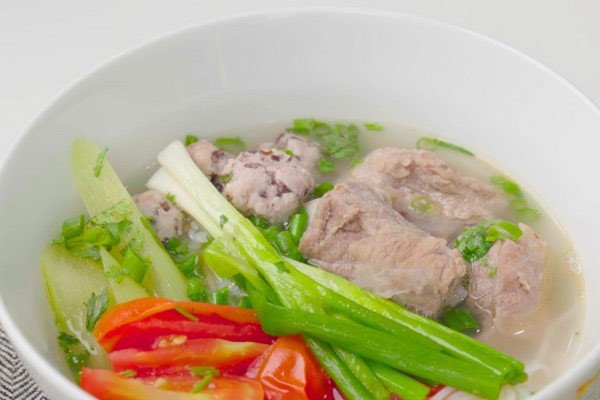 Bát bún sườn sấu dọc mùng chua thanh hấp dẫn