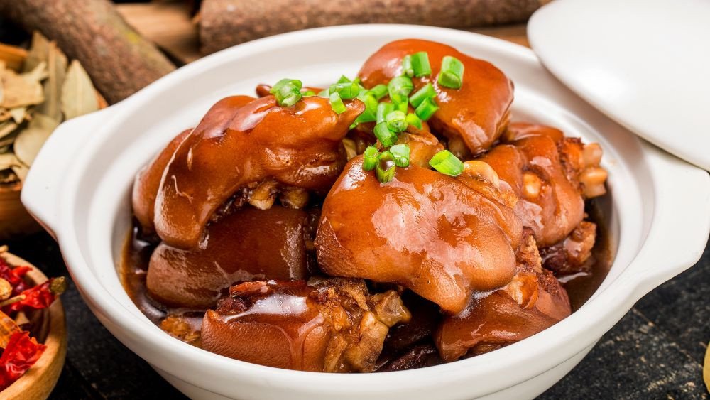 Bát chân giò hầm thuốc bắc nóng hổi, thơm ngon