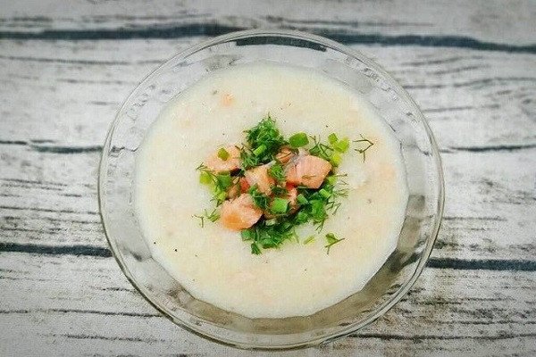 Bát cháo cá hồi thơm ngon bổ dưỡng cho bé ăn dặm