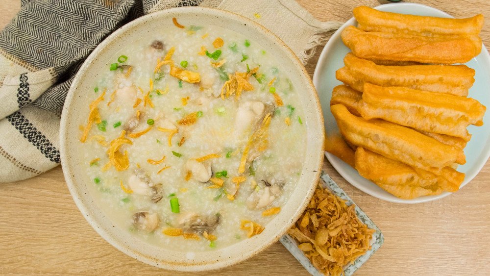 Bát cháo hàu sữa đậu xanh nấm rơm thơm ngon thành phẩm