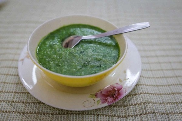 Cháo Tôm Thơm Ngon Bổ Dưỡng: Hướng Dẫn Cách Nấu Chuẩn Vị Bát cháo tôm rau ngót sánh mịn cho bé ăn dặm