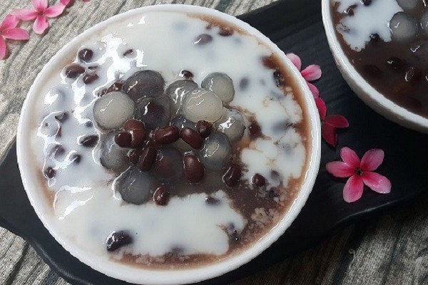 Bát chè bột lọc đậu đỏ sánh mịn