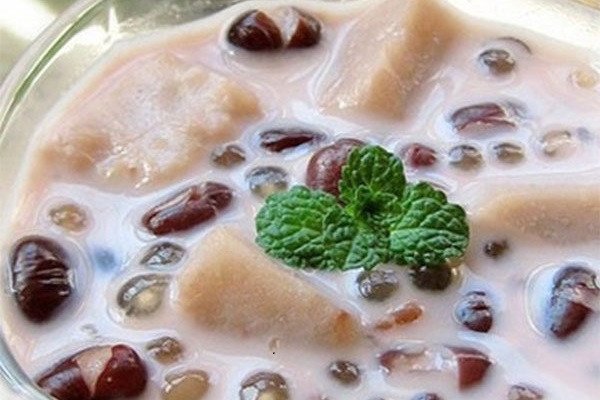 Bát chè thập cẩm miền Nam đa dạng nguyên liệu hấp dẫn