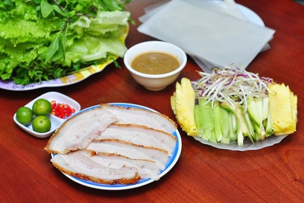 Bát mắm nêm dứa thơm lừng