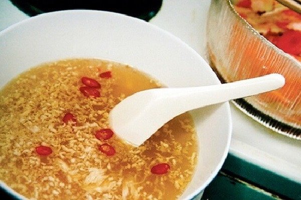 Bát nước chấm gừng tỏi ớt thơm ngon cho món vịt luộc