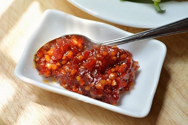Bát ớt rim miền Trung thơm cay ăn kèm bún chả cá Nha Trang