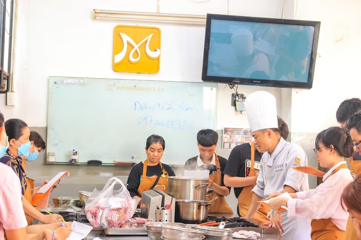 Bí quyết chế biến món mì trộn tại nhà