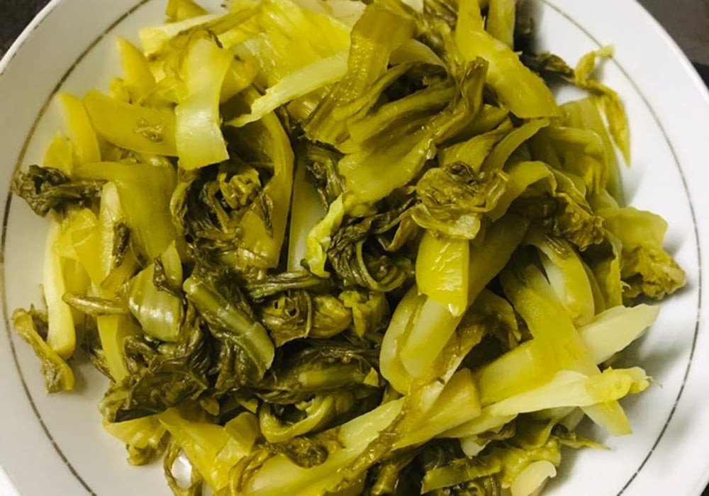 Bí quyết chọn mua nguyên liệu tươi ngon cho heo quay kho cải chua