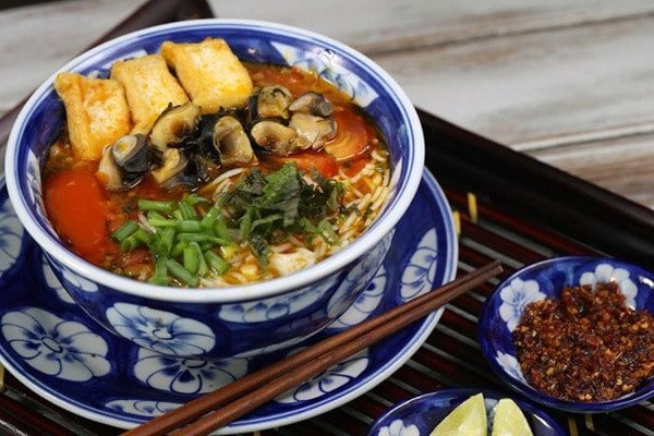 Bún Ốc Hà Nội: Bí Quyết Nấu Chuẩn Vị Gia Truyền Bí quyết nấu bún ốc Hà Nội chuẩn vị, ốc giòn ngon