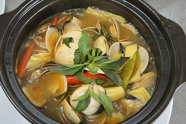 Bí quyết tạo vị chua thanh cho món nghêu hấp Thái bằng giấm khi không có me