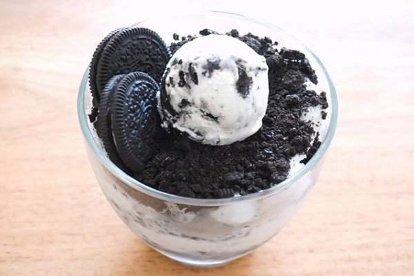 Bingsu Oreo thành phẩm với cách trang trí hấp dẫn