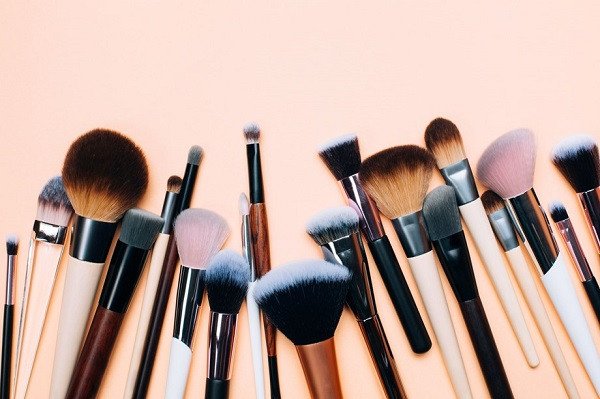 Bộ dụng cụ trang điểm cơ bản, hành trang cần thiết cho người muốn theo nghề trang điểm chuyên nghiệp