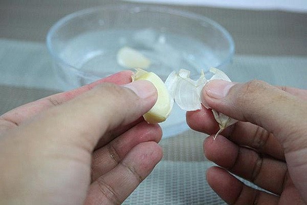 Bóc vỏ tỏi tươi
