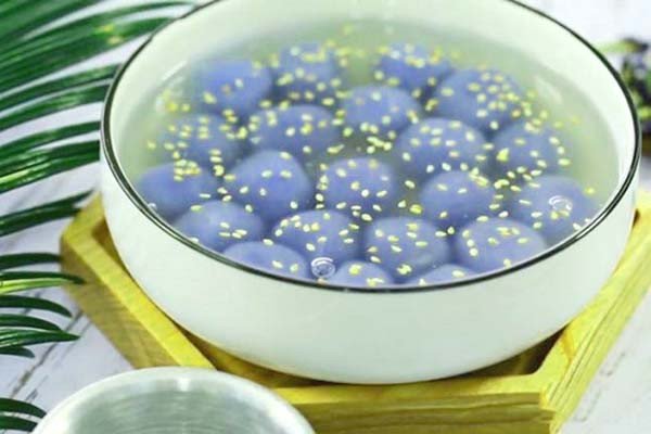 Bông hoa đậu biếc tím biếc rực rỡ, nguyên liệu chính để nấu xôi hoa đậu biếc