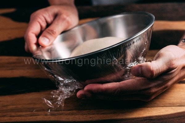 Bột bánh Burger Bun đang được ủ kỹ lưỡng để nở đều