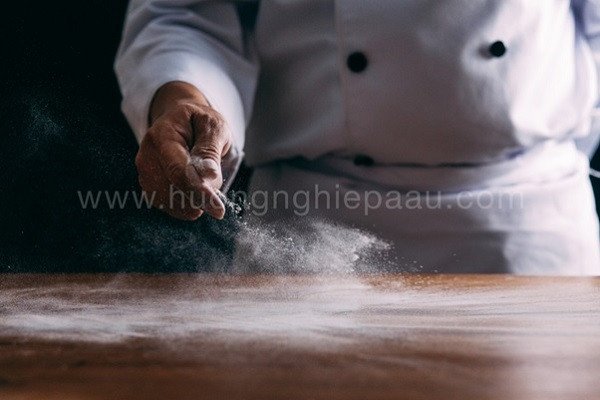Bột mì số 8 giúp chống dính hiệu quả khi làm bánh