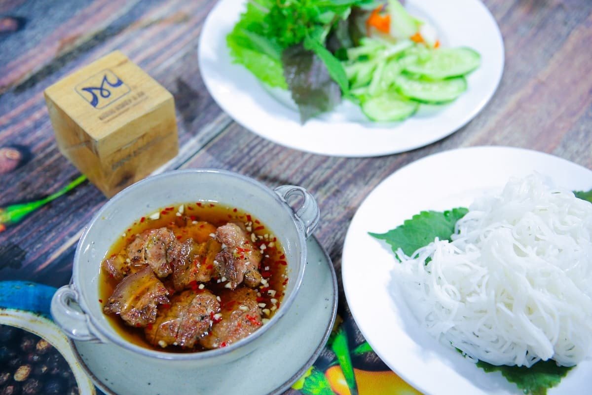 Bún chả Hà Nội thơm lừng, đậm đà