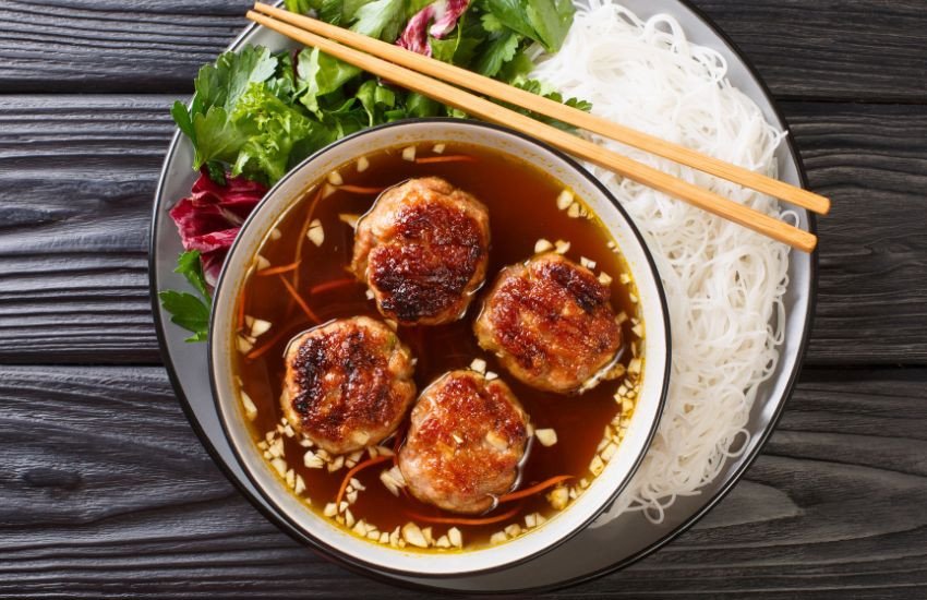 Bún chả thịt viên nướng bằng nồi chiên không dầu hấp dẫn