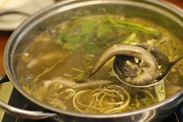 Cá kèo tươi và rau ăn kèm cho lẩu cá kèo