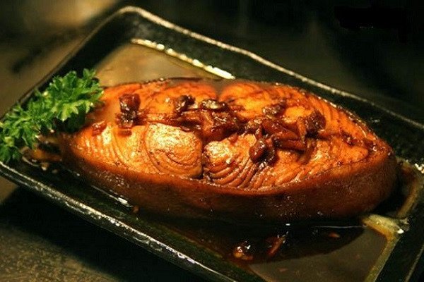 Cá mè kho là một món ăn dân dã rất được yêu thích