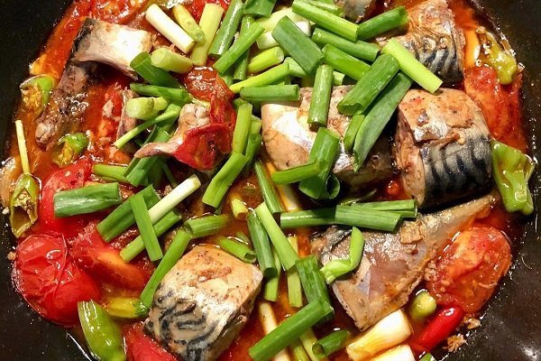 Cách Kho Cá Nục Ngon Đậm Vị Chuẩn Bữa Cơm Gia Đình Cá nục kho cà chua đậm đà hương vị