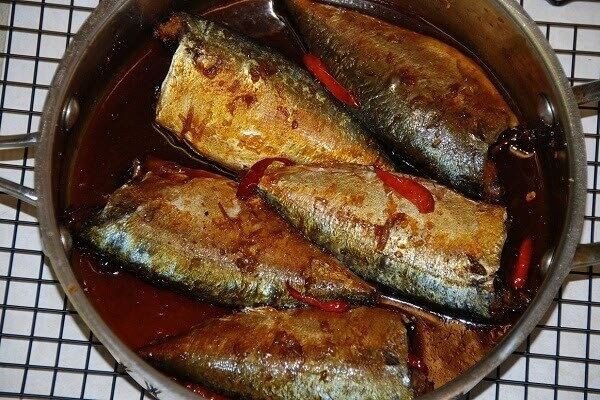 Cá nục kho tiêu cay nồng ấm bụng