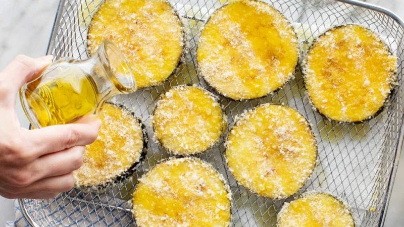 Cà tím nướng vàng giòn từ nồi chiên không dầu