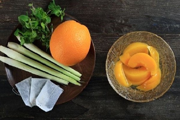 Các nguyên liệu chuẩn bị làm trà đào cam sả tươi ngon tại nhà