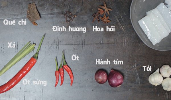 Các nguyên liệu tươi ngon làm mực xào sa tế