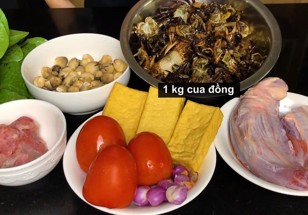 Các nguyên liệu tươi ngon sẵn sàng cho món lẩu riêu cua bắp bò