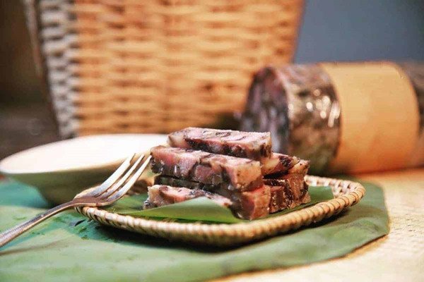 Cách cắt giò thủ thành miếng đẹp mắt để trình bày