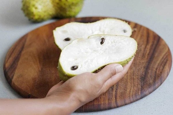 Cách chọn mãng cầu xiêm chín ngon, vỏ xanh đậm