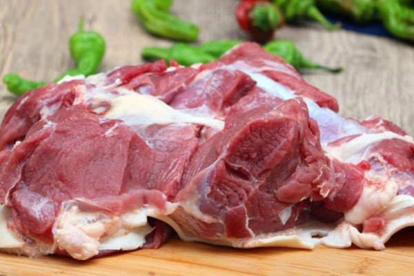 Cách chọn mua thịt dê tươi ngon để chế biến món dê hấp tía tô tại nhà