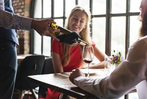 Cách giới thiệu rượu vang chuyên nghiệp bằng tiếng Anh