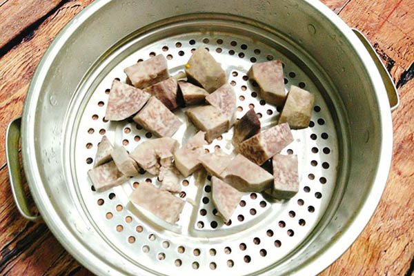 Bí Quyết Làm Kem Khoai Môn Mịn Ngon Tại Nhà Chuẩn Vị Cách hấp khoai môn chín mềm để làm kem khoai môn béo bùi