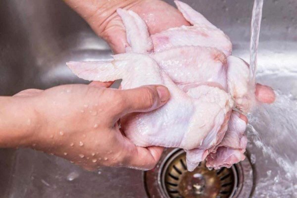 Cách khử mùi hôi cánh gà hiệu quả với các nguyên liệu tự nhiên