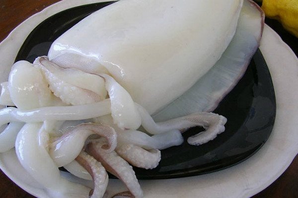 Cách khử mùi tanh của hải sản bằng muối và rượu, gừng