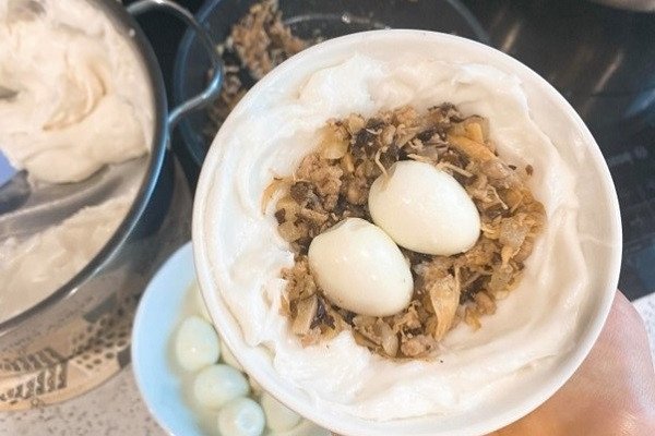 Cách làm bánh giò bằng chén tiện lợi, không cần lá chuối