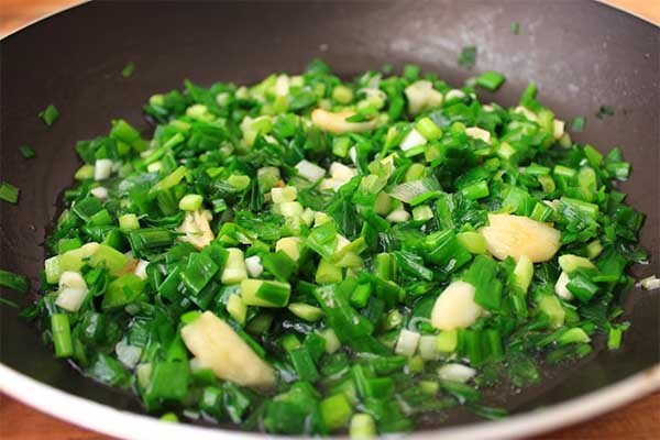 Cách làm mỡ hành đơn giản cho món chem chép nướng thơm ngon