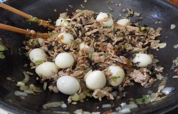 Cách làm nhân bánh đúc mặn tôm thịt hấp dẫn