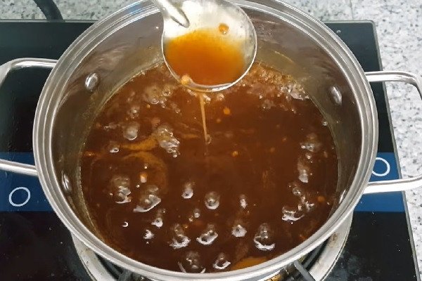 Cách làm nước chấm mắm me cho món bánh tráng thêm ngon