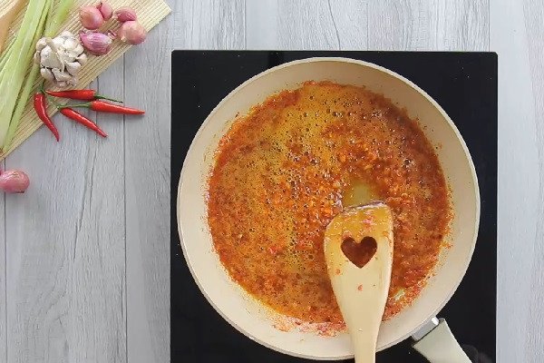 Cách làm nước chấm sa tế thơm cay