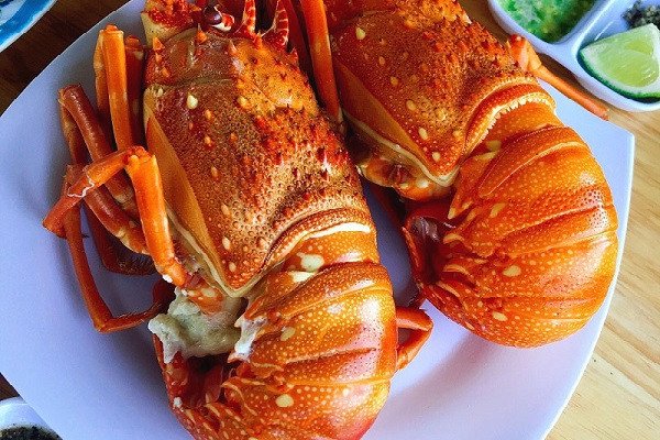 cách làm tôm hùm hấp rượu vang trắng
