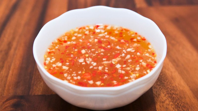 Cách pha nước chấm nem cua bể chua ngọt