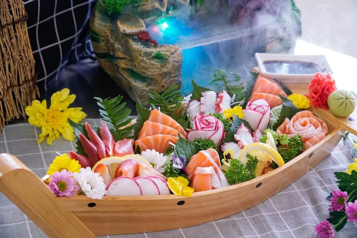 Cách trình bày sushi và sashimi đẹp mắt chuẩn nhà hàng Nhật