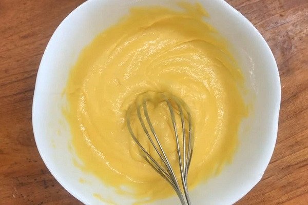 Cách trộn bột làm bánh cupcake bằng nồi chiên không dầu chuẩn vị