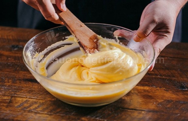 Cách trộn bột theo kỹ thuật Fold nhẹ nhàng
