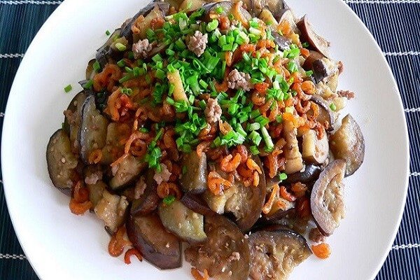 Cách xào cà tím thịt băm mềm ngon tại nhà