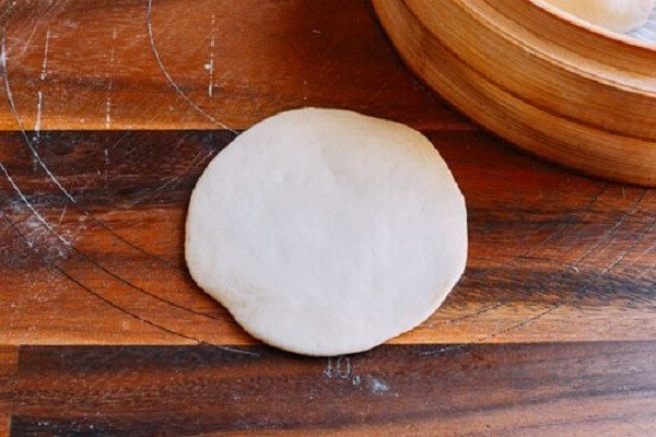 Cán bột làm vỏ bánh bao xá xíu mềm mịn