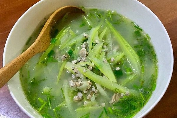 Canh bầu nấu hến ngọt mát, thanh đạm cho bữa cơm gia đình